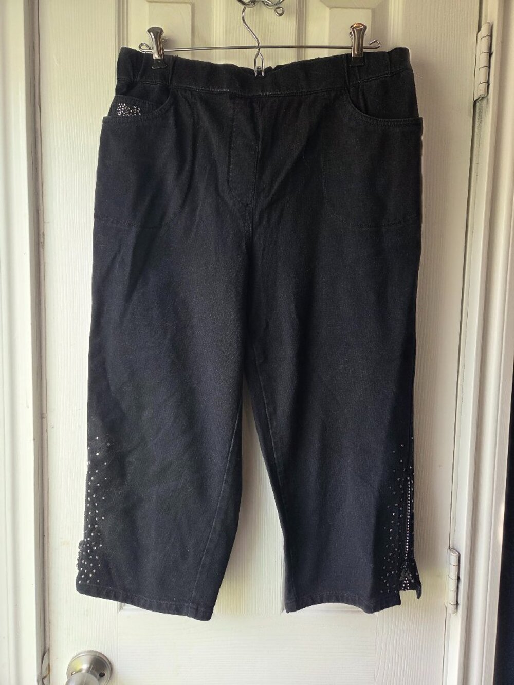 Dream Jeannes Quacker Factory Stretch Waist Heart of Pocket Black Capris Medium